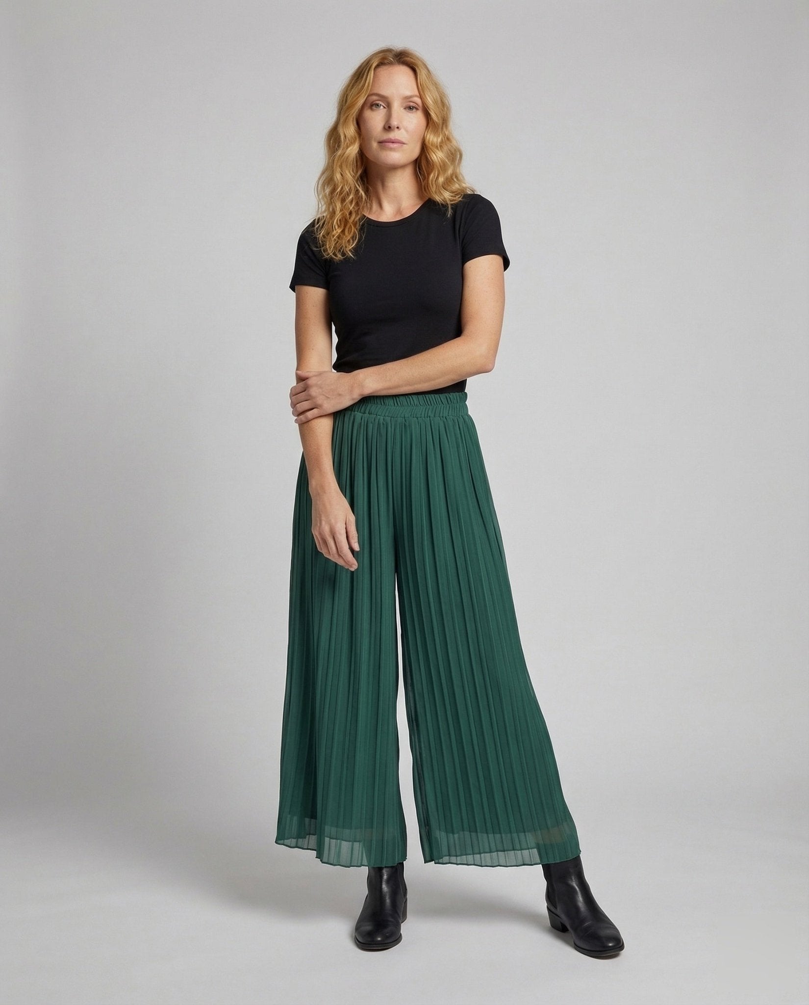 Women's Wide Pleated Pants - Chichicherry