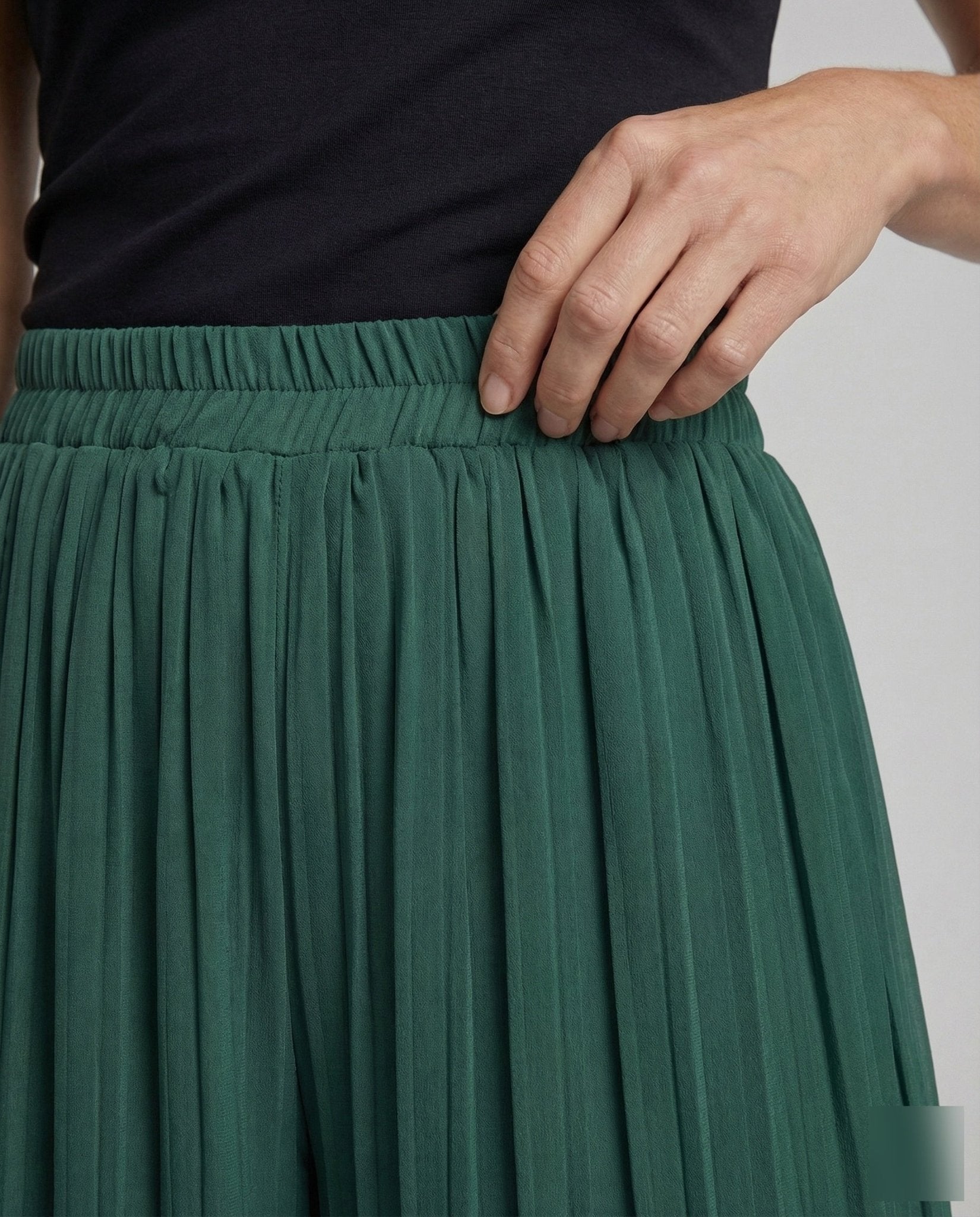 Women's Wide Pleated Pants - Chichicherry