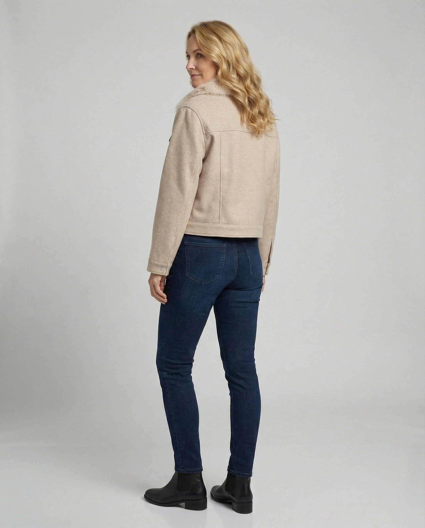 Women's wool jacket with faux fur collar - Chichicherry